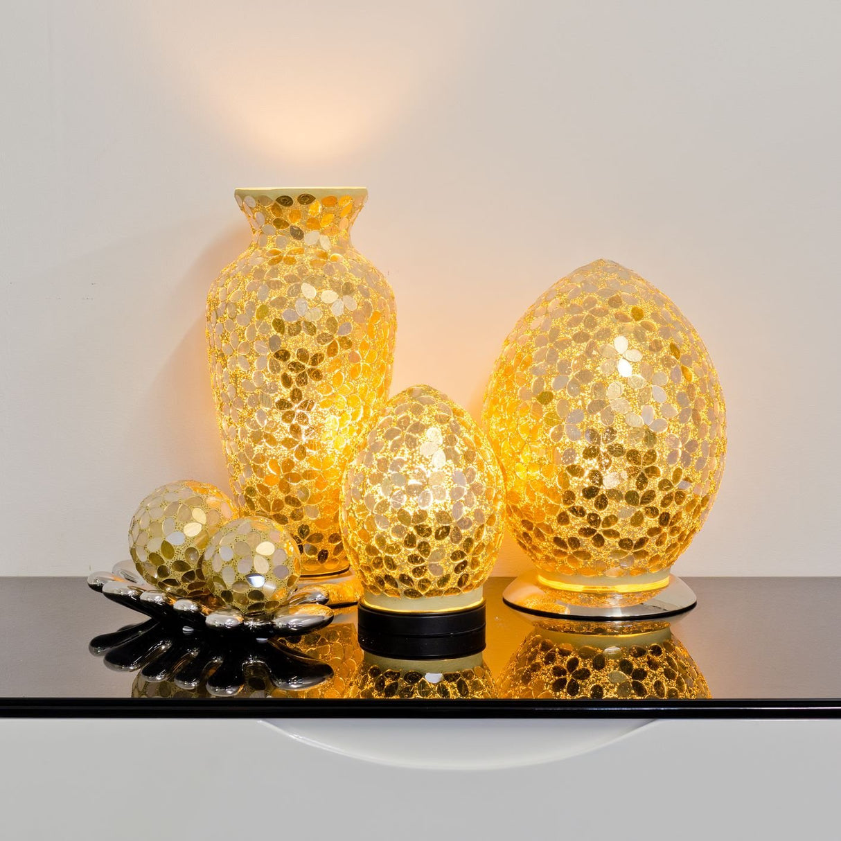 Gold Flower Medium Mosaic Glass Egg Lamp