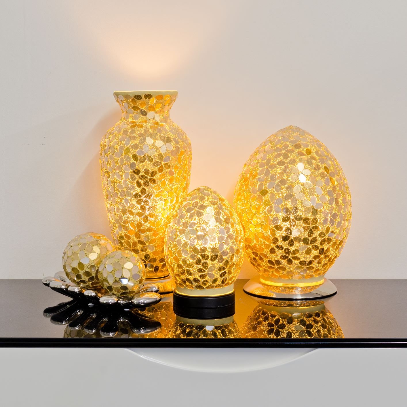 Gold Flower Medium Mosaic Glass Egg Lamp