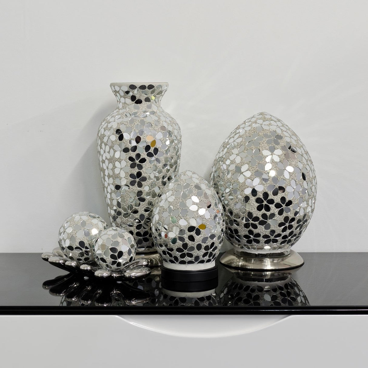 Mirrored Flower Medium Mosaic Glass Egg Lamp