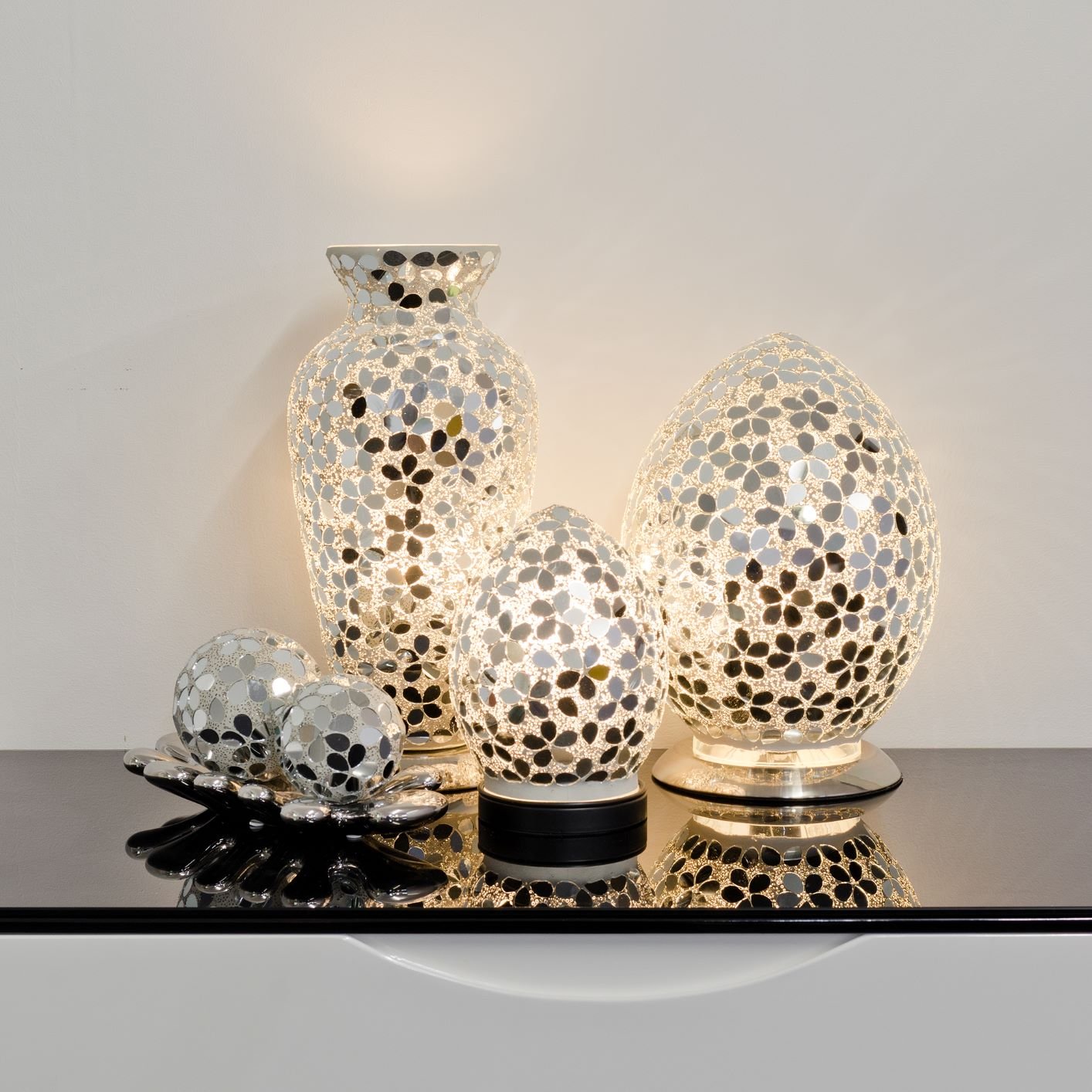 Mirrored Flower Medium Mosaic Glass Egg Lamp