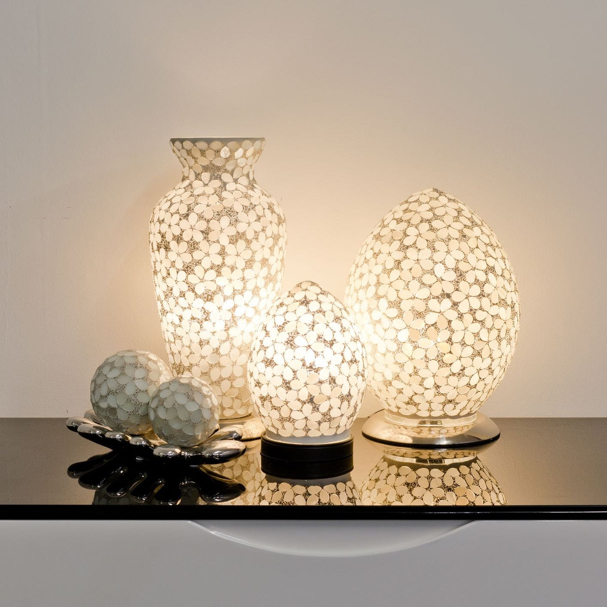 Opaque Flower Medium Mosaic Glass Egg Lamp