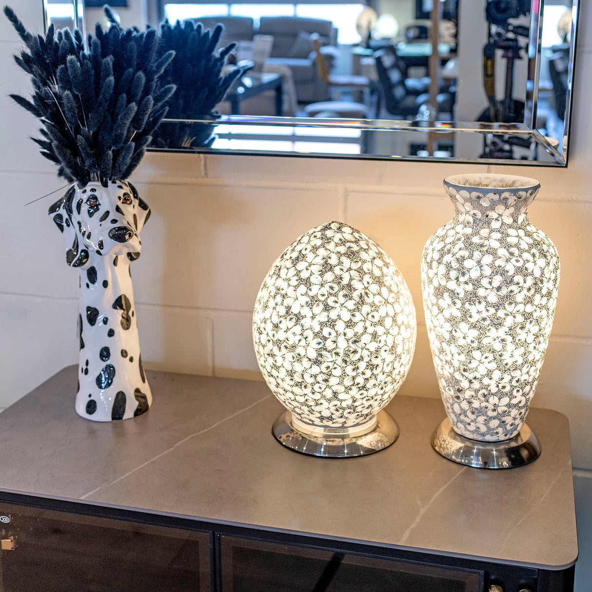 White Flower Medium Mosaic Glass Vase Lamp
