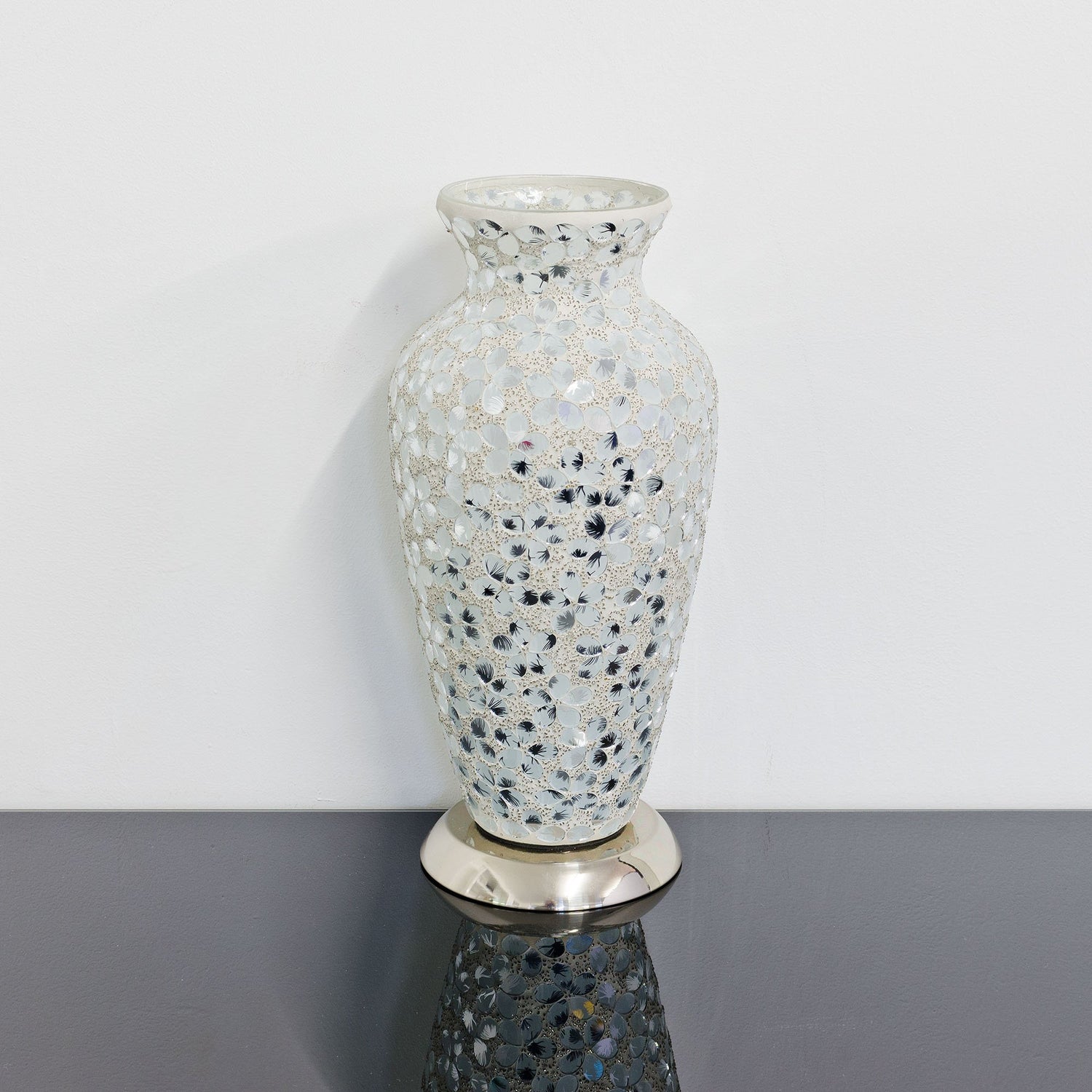 White Flower Medium Mosaic Glass Vase Lamp