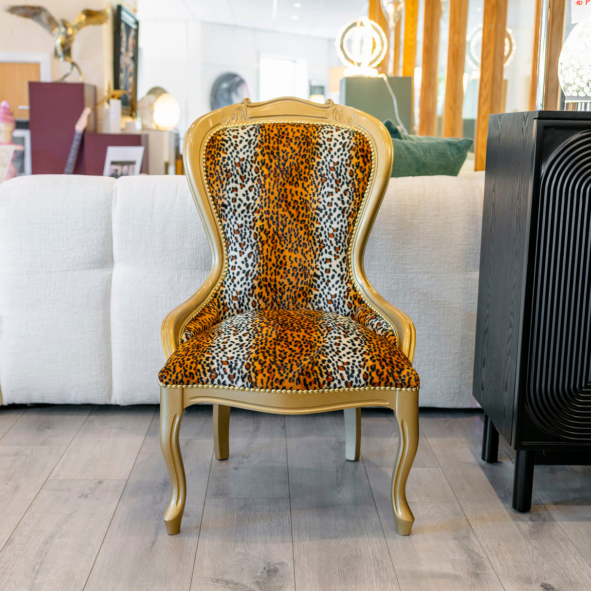 Crested Traditional Nursing Chair