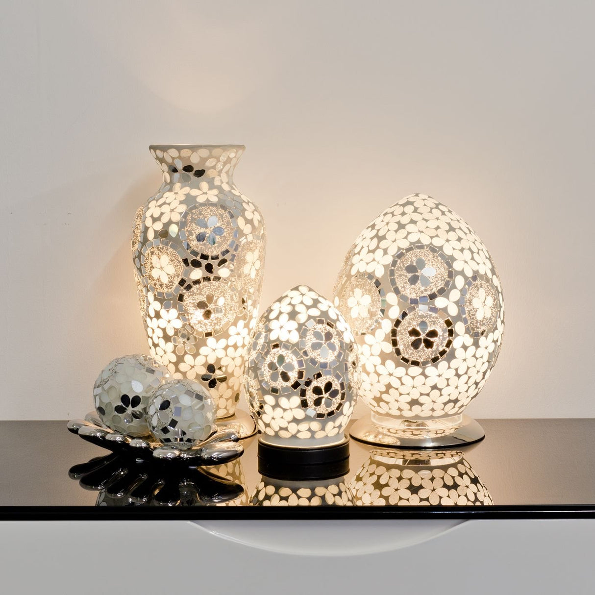 Art Deco Mirrored Flower Medium Mosaic Glass Egg Lamp