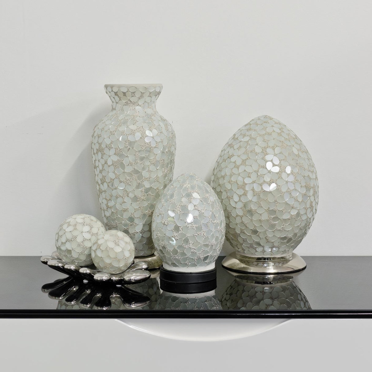 Opaque Flower Medium Mosaic Glass Egg Lamp