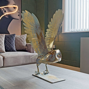 Metal Owl in Flight Sculpture – Animal Sculpture by Febland